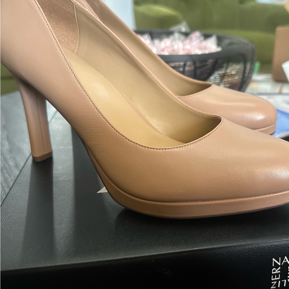 New Naturalizer Leather Teresa Pump size 10